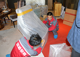 免费为钢琴、电视等贵重物品 提供?；? />
                <p>免费为钢琴、电视等贵重物品 <br /> 提供?；?/p>
            </li>
<!--            <li id=
